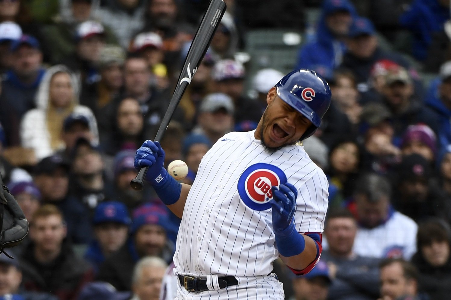 Cubs to monitor Willson Contreras after taking a pitch off his