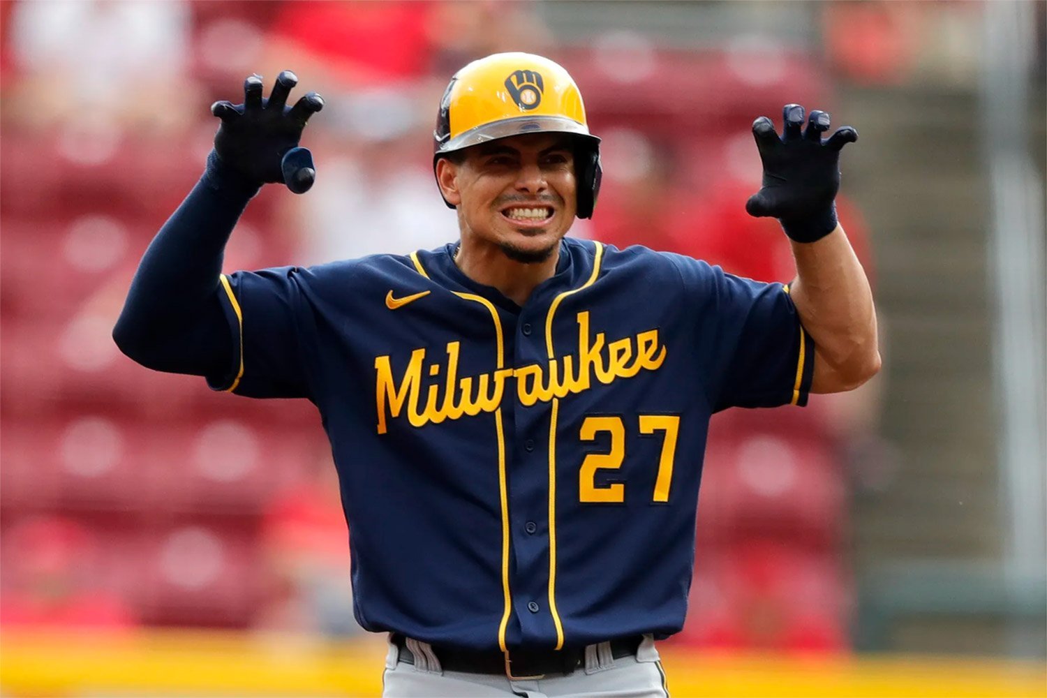 Brewers SS Willy Adames leaves game with right ankle sprain