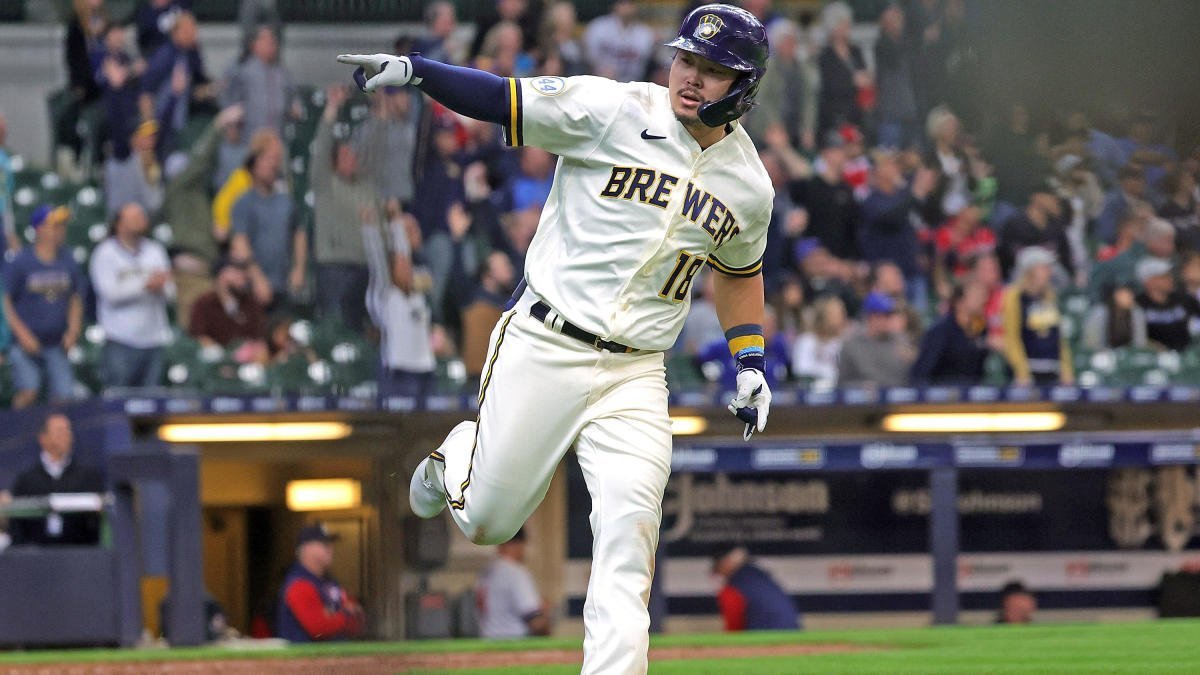 Patience could pay off for Brewers' Keston Hiura.