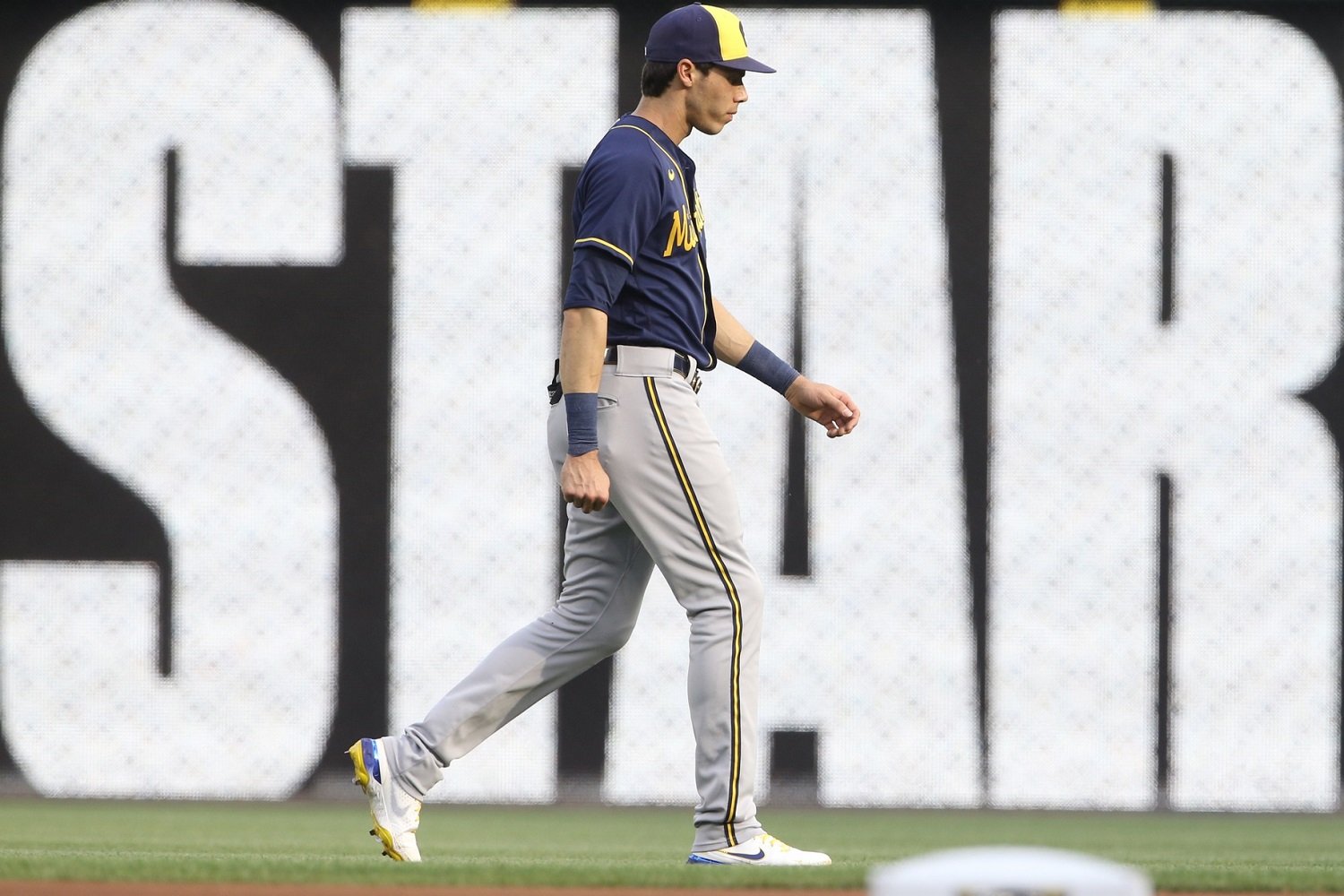 Christian Yelich & Brandon Woodruff on their favorite things about Brewers  fans
