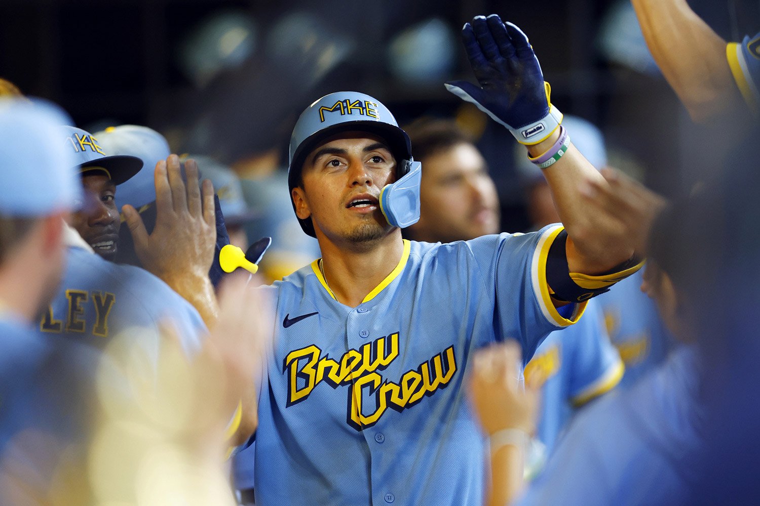 Milwaukee Brewers center fielder Tyrone Taylor makes a running