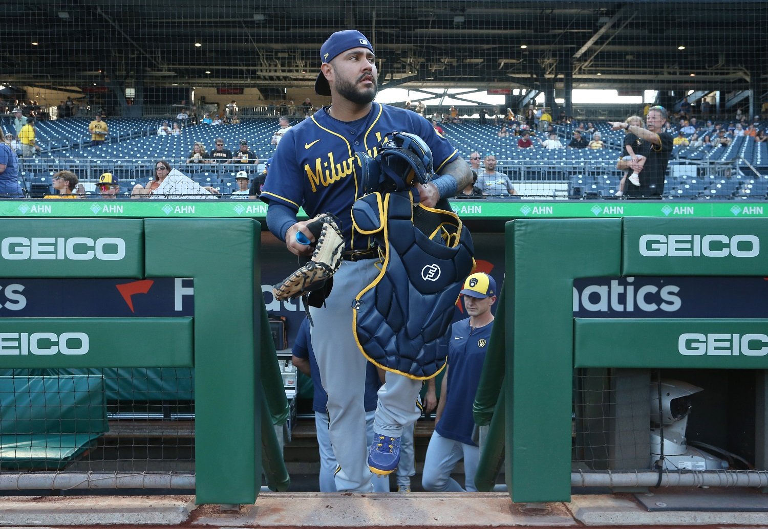 Brewers hoping Omar Narváez can catch on quickly behind the plate