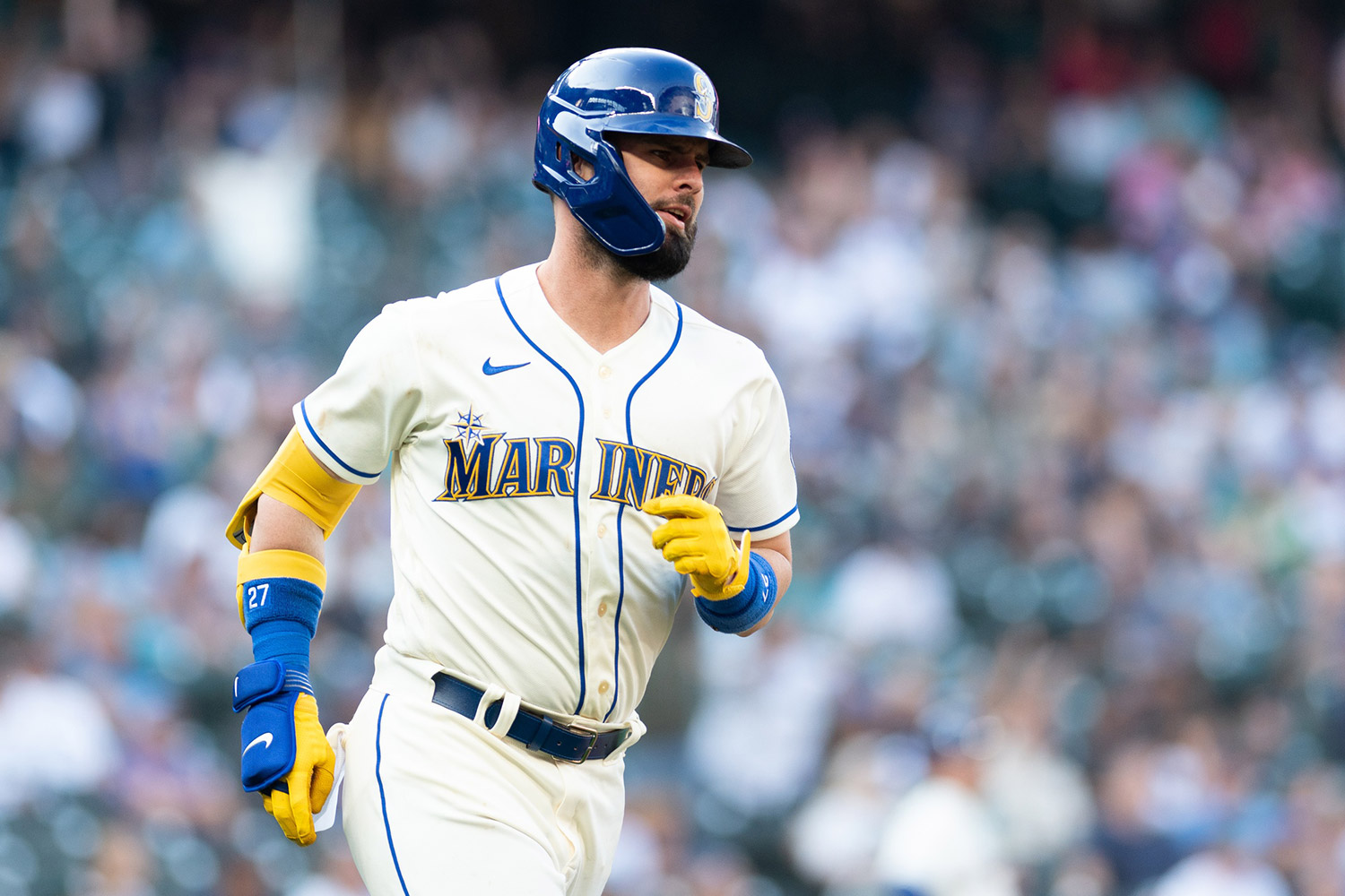 Mariners get 2B Kolten Wong from Brewers for Winker, Toro - The