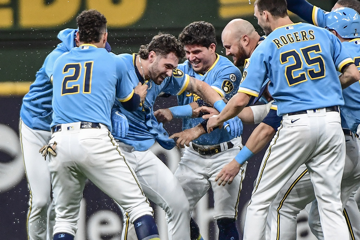 Brewers' Yelich hopes to shake shaky 2021 in postseason