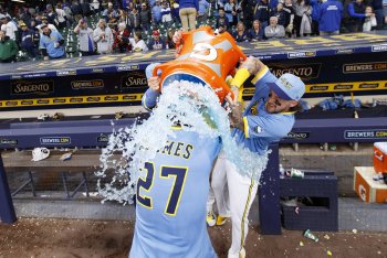 Brewers 4, Cardinals 0: Milwaukee's Momentum Mounts