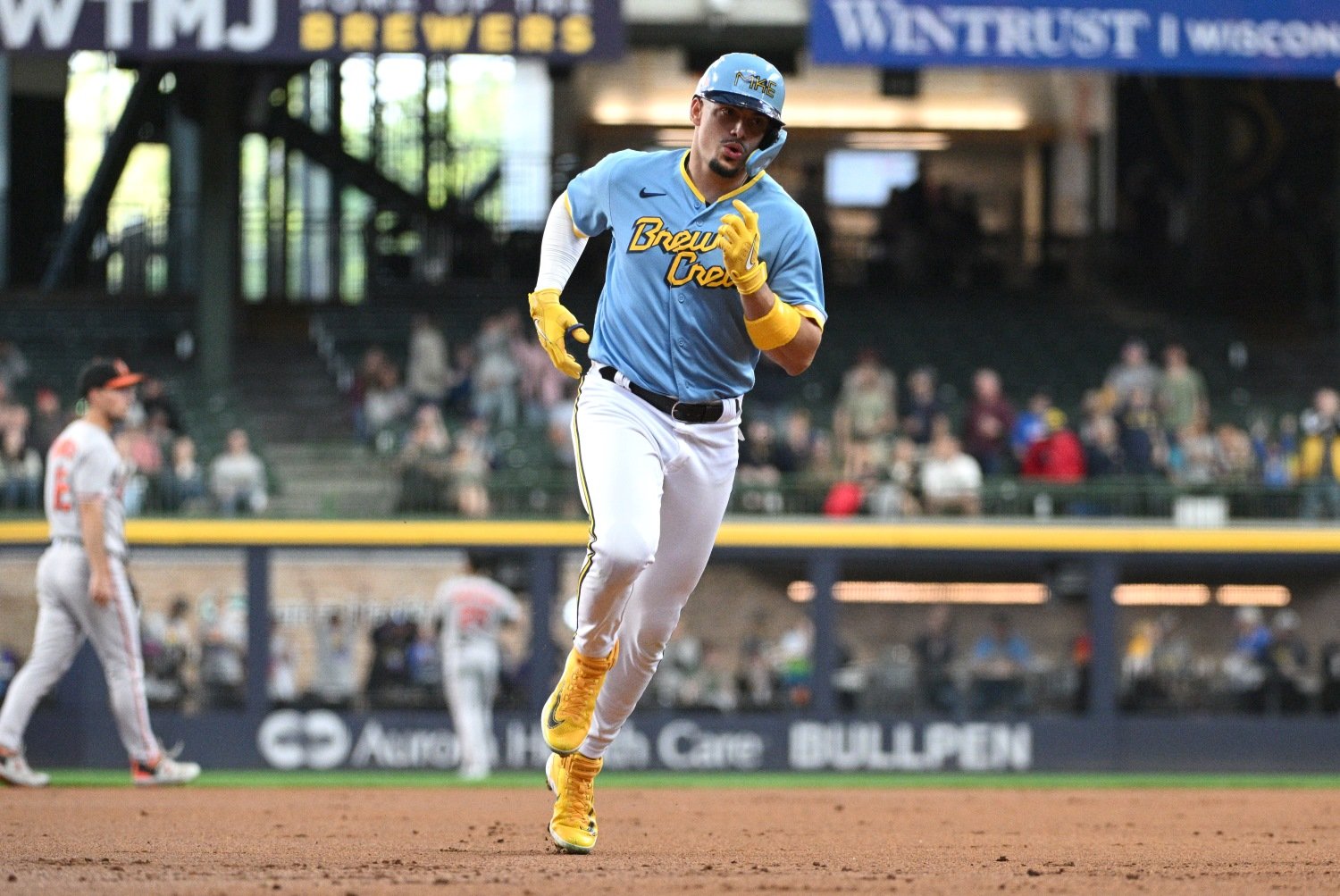 Brewers' Willy Adames exits game after being struck by a foul ball