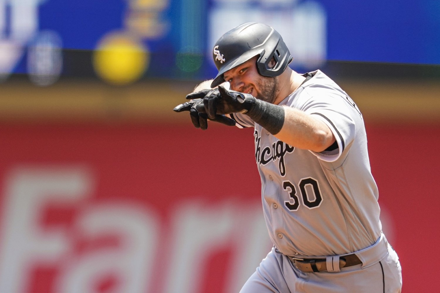 Yasmani Grandal signs with White Sox after big year with Brewers