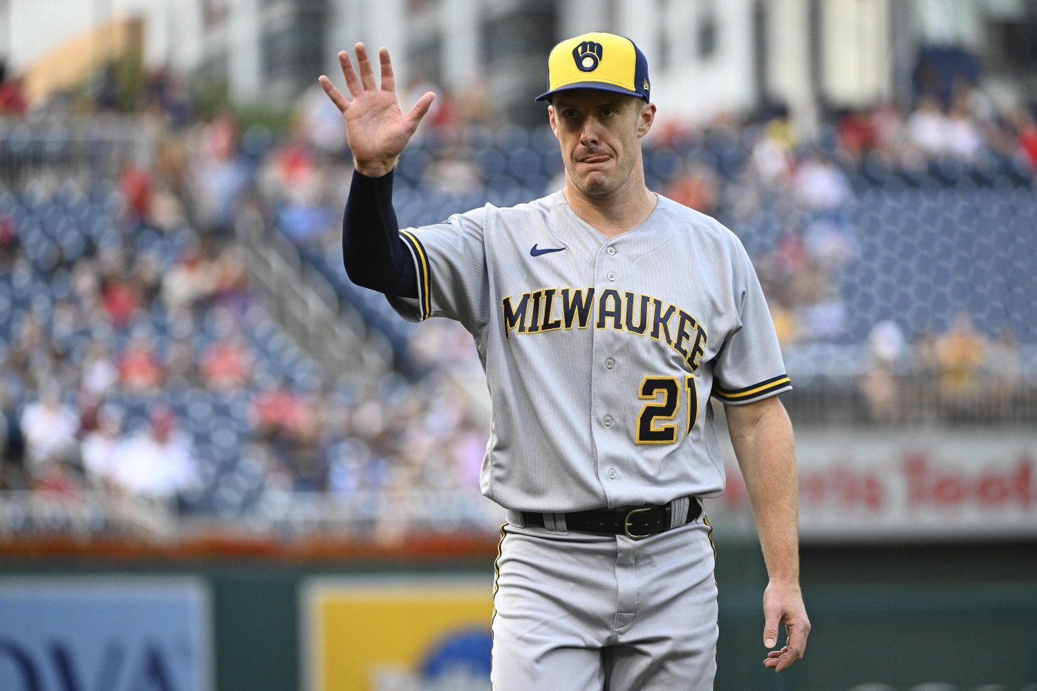2 roster moves Brewers must make after trade deadline
