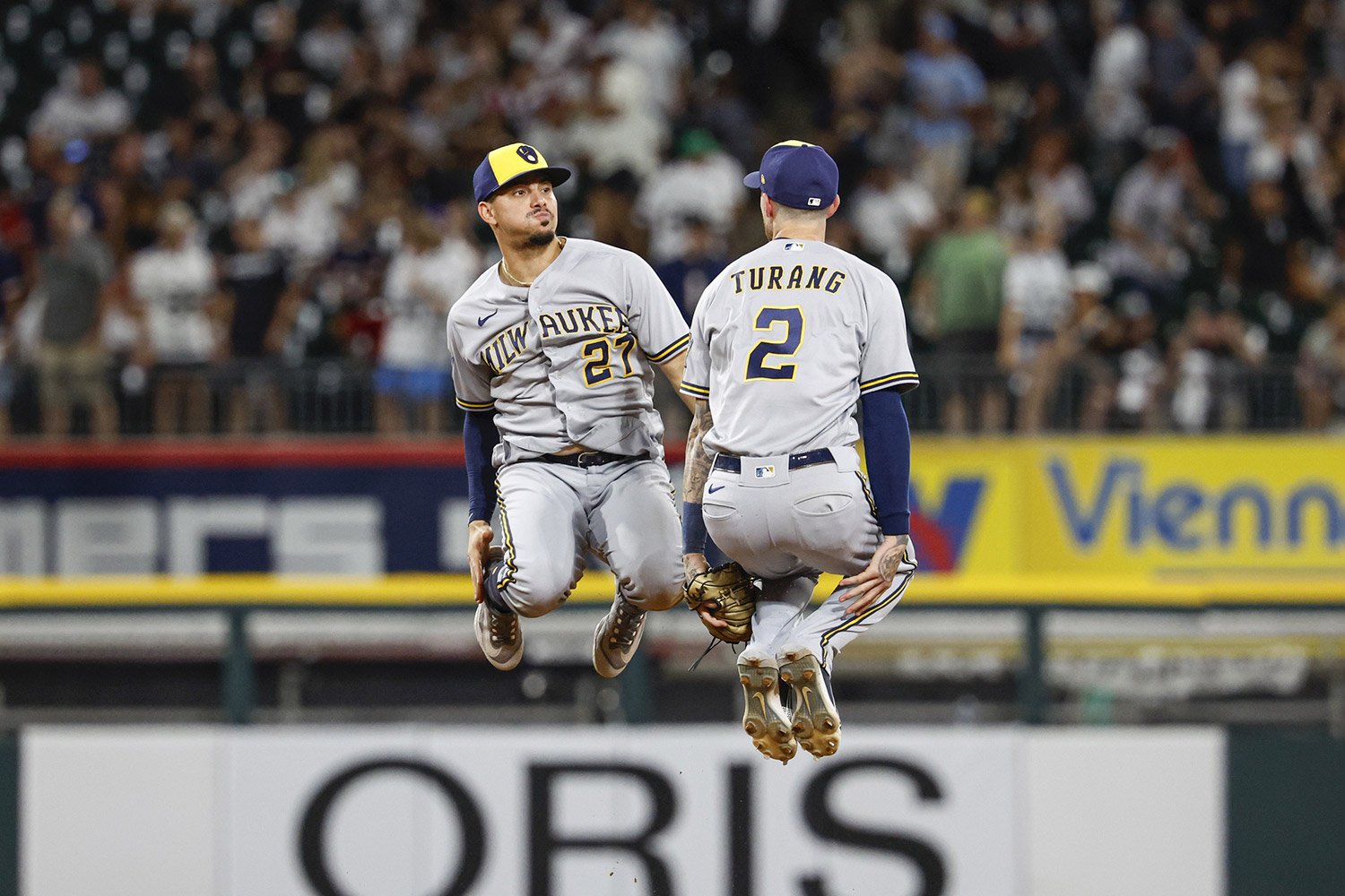 Brewers' Williams, 'Airbender' out for series against Dodgers