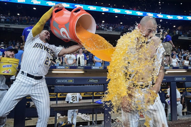 Brewers 3, Pirates 2: Blake Bids Adieu