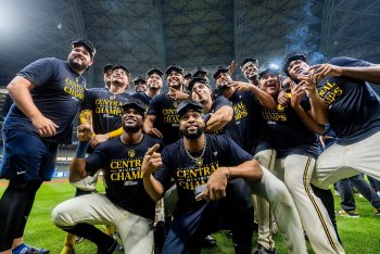 With True Team Baseball, the Brewers Claim a Well-Earned Division Title