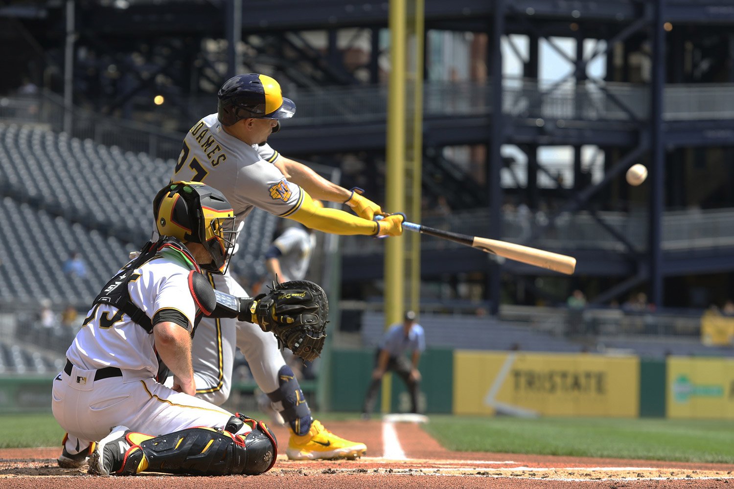 Milwaukee Brewers surprise fans before Pittsburgh Pirates game