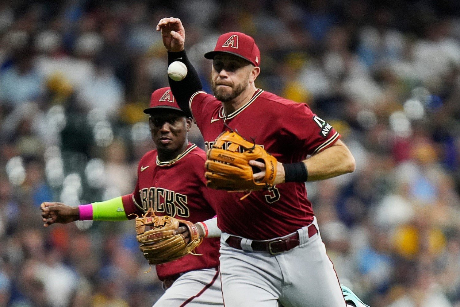 Diamondbacks come from behind to defeat Brewers with powerful home runs