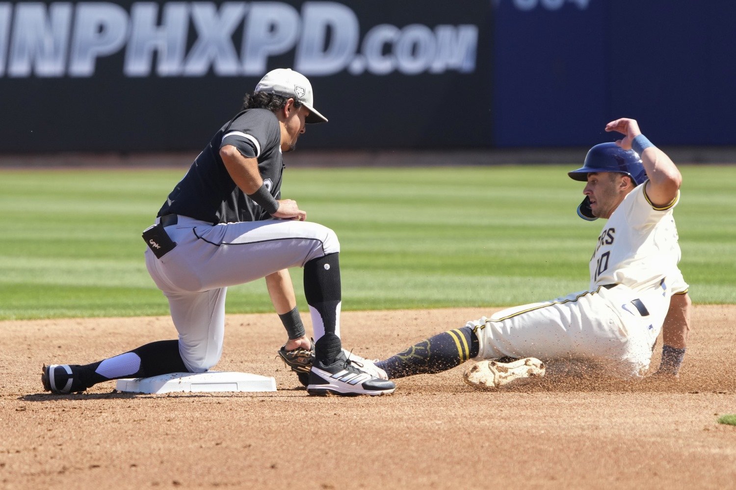 Milwaukee Brewers to Prioritize Running in 2024 MLB Season with Focus