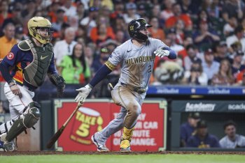 Brewers Keep Scoring, with a Diverse and Efficient Lineup