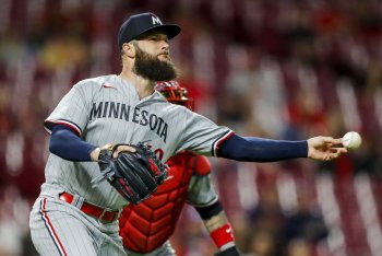 Brewers Acquire Starting Pitcher Dallas Keuchel In Trade From Mariners