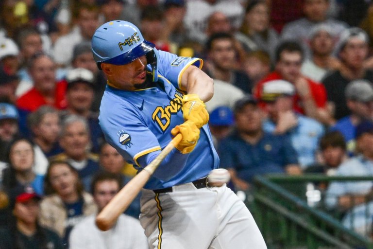 Left-Handed Pitchers Keep Giving Brewers' Willy Adames Trouble