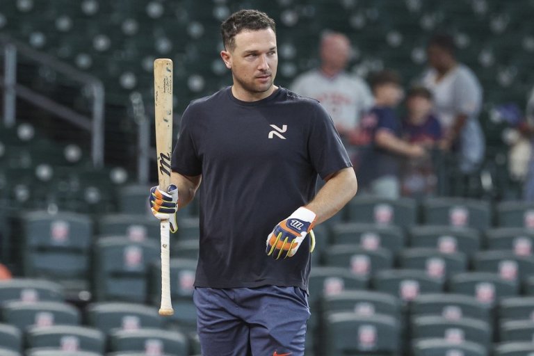 A Moonshot: The Brewers Should Sign Alex Bregman This Winter