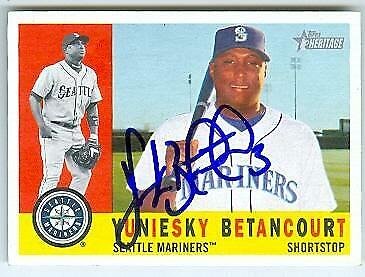 Yuniesky Betancourt Baseball Card Image