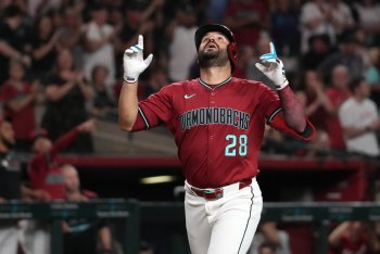 Trading for Eugenio Suárez is What Brewers Hired Pat Murphy For