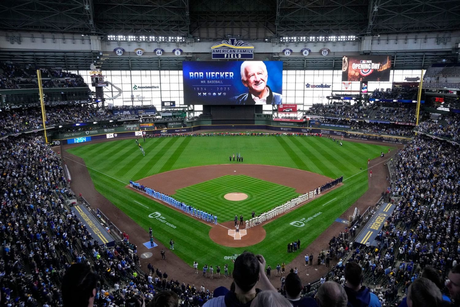 The Case for a Grassroots Movement to Call Brewers’ Home ‘Uecker Field’ Forever
