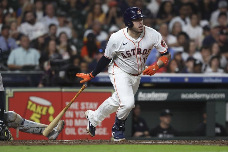 Will Brewers Sign a Veteran Backup Catcher, While They Still Have the Chance?