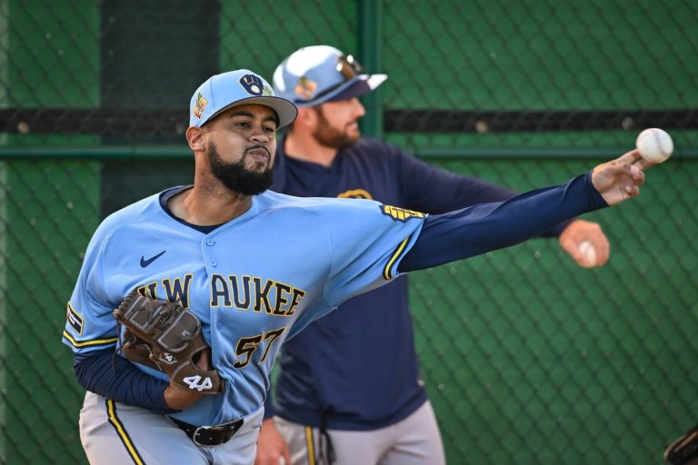 The Extras: How 2 Brewers Relief Arms Are Preparing for a Moment They Can't Predict
