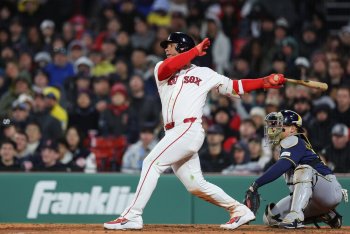 The Brewers Aren't Trying to Hit (or Hurt) Willson Contreras. But Don't Try Telling Him That