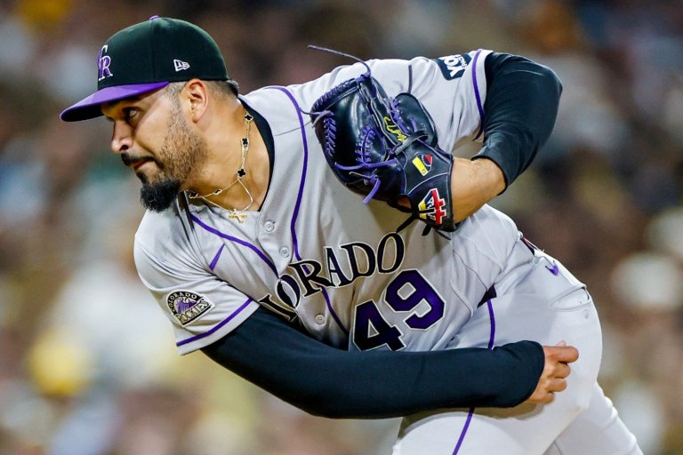 Brewers Acquire Right-Handed Reliever Antonio Senzatela from Rockies